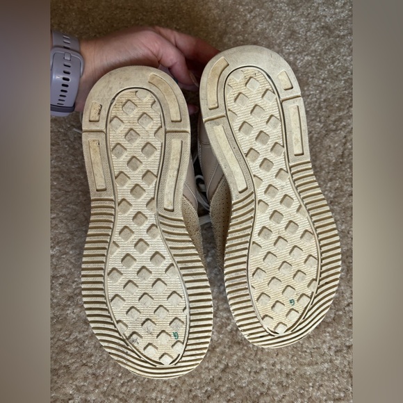 Everlane Mavue Leather Sneakers - Picture 4 of 6